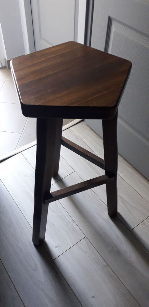 Tabouret de bar  25 Saint-Bonnet-de-Mure (69)