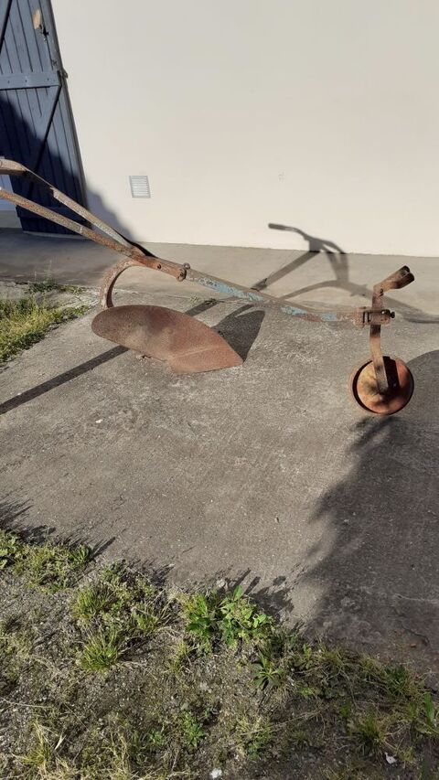 Charrue tr�s ancienne 50 Grisolles (82)