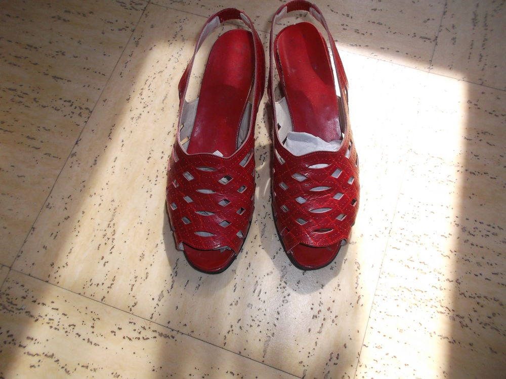 lot de 3 paires de chaussures femme en tr&egrave;s bon &eacute;tat . Chaussures