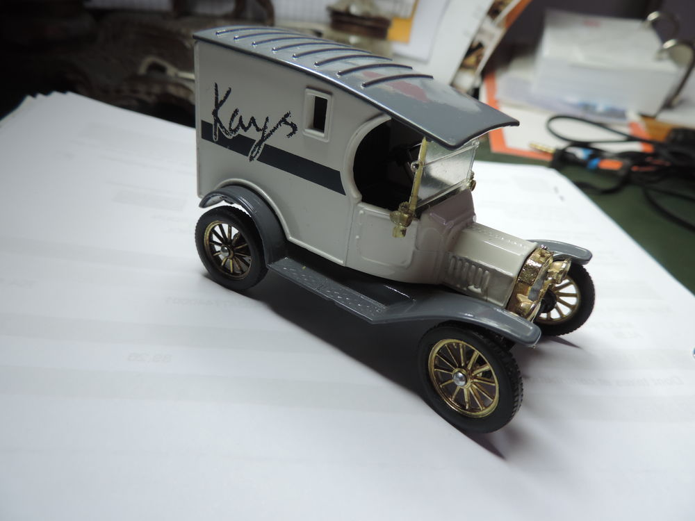 CORGI CLASSICS - FORD MODEL T - 1915 - Echelle : 1/43 &egrave;me. 