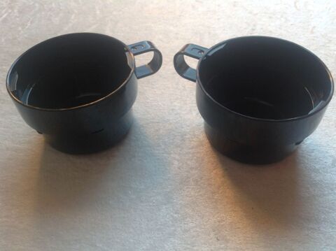 2 TASSES NOIR EN PLASTIQUE Envoi Possible
2 Trégunc (29)
