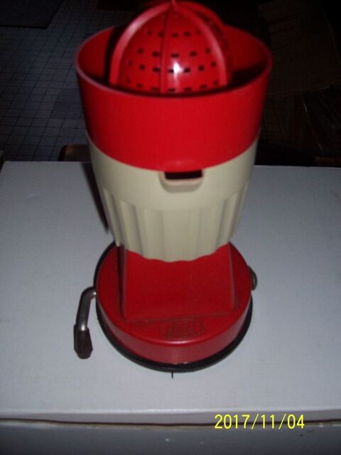 PRESS AGRUMME ELECTRIQUE A VENTOUSE 7 Soullans (85)