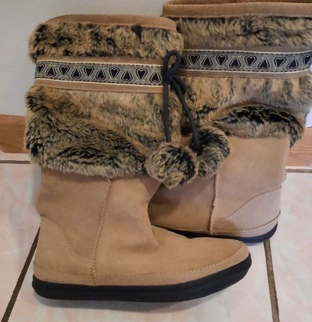 Bottes beige scandinave su&eacute;dine fourrure - pompons P 36 Chaussures