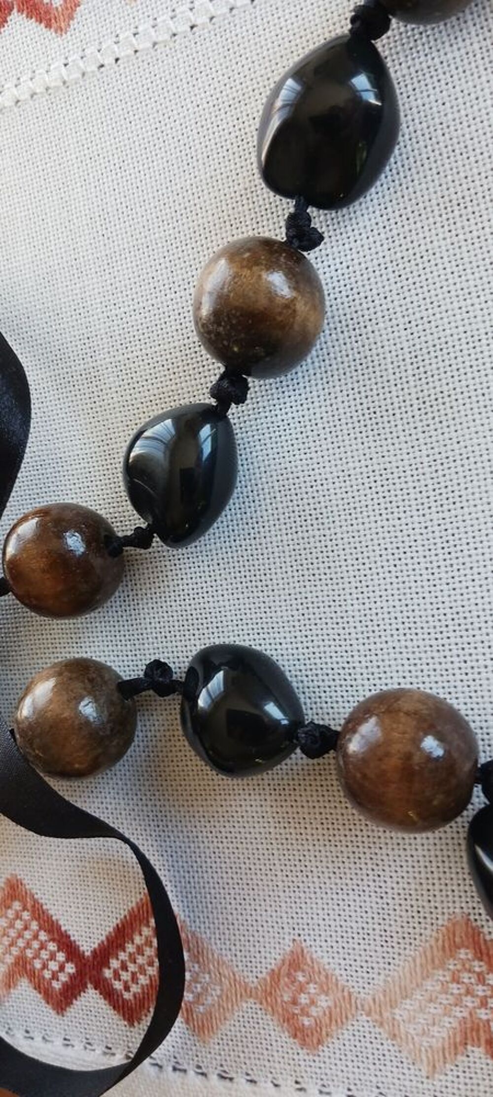 Collier grosses perles en bois Bijoux et montres