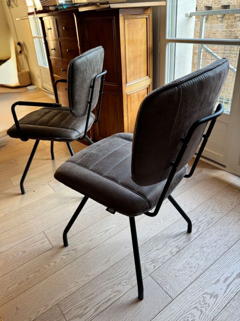 Table salle &agrave; manger + chaises Meubles