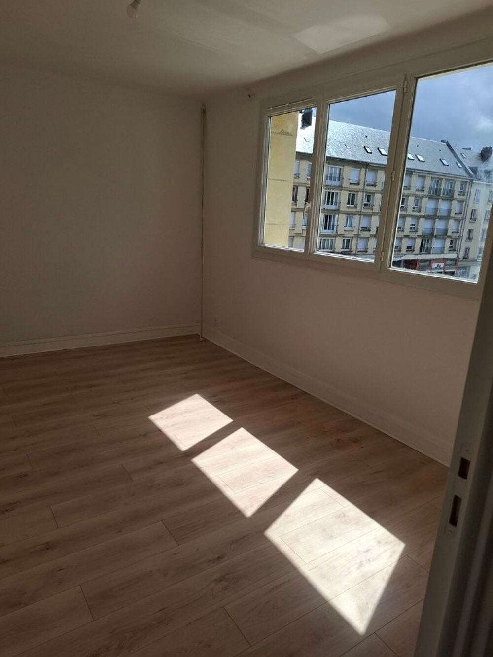Location Appartement Dans belle immeuble au calme centre ville, tout commerces Caen