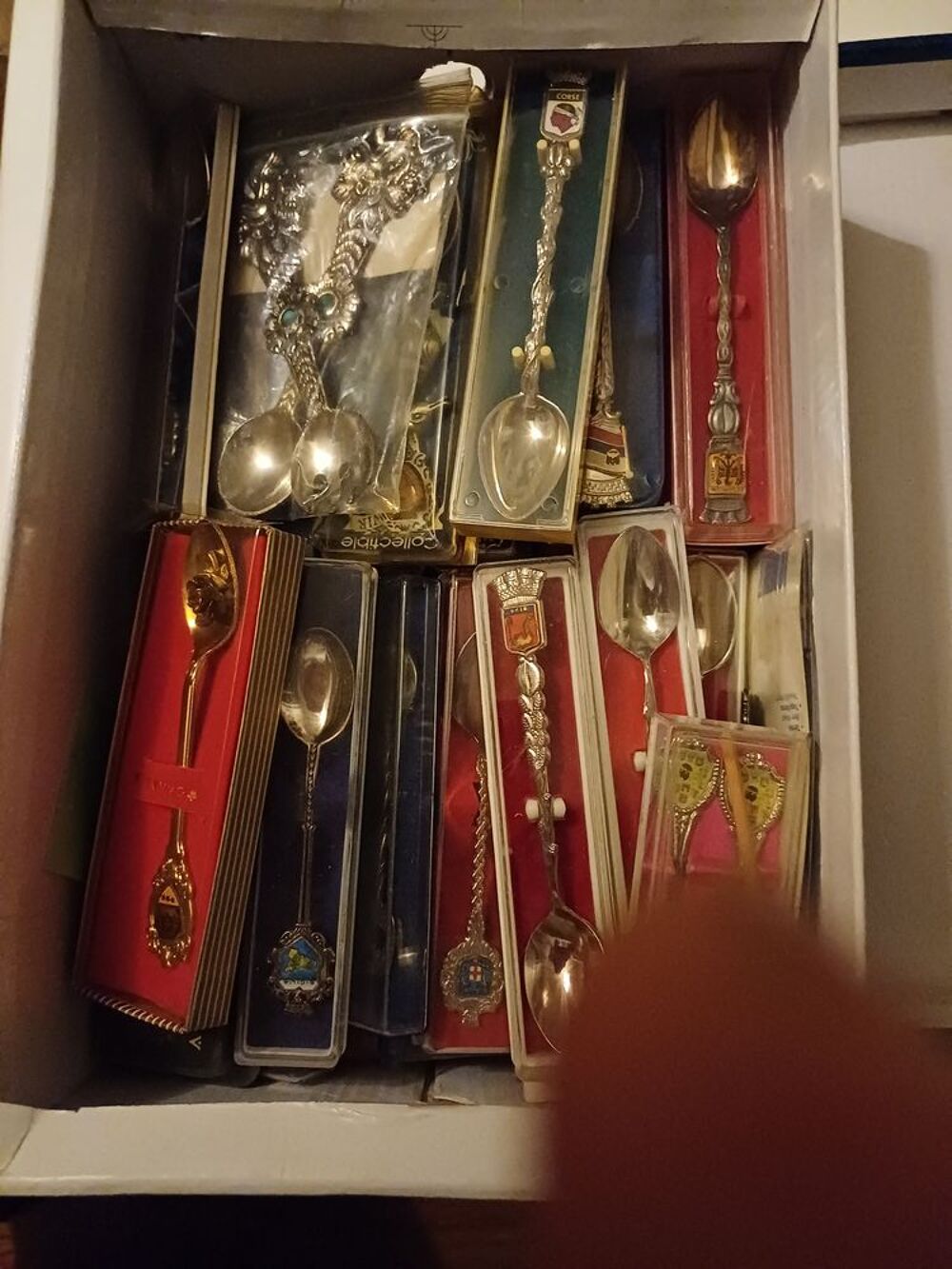 Petite cuill&egrave;re de collection neuve d&eacute;tour les pays Cuisine