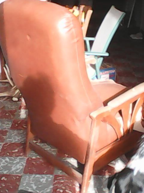 FAUTEUIL CUIR AVEC REPOSE PIED Labarthe (32)