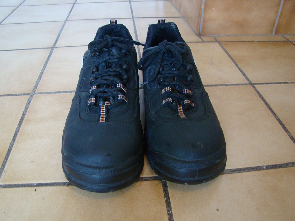 Chaussures de s&eacute;curit&eacute; JALLATTE pointure 40
Chaussures