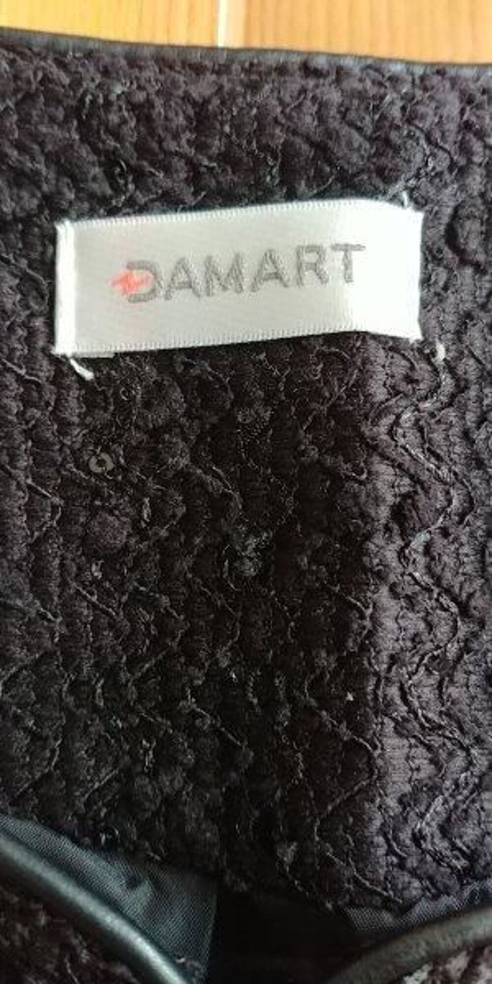 veste noire avec paillettes marque DAMART taille 48 Vêtements