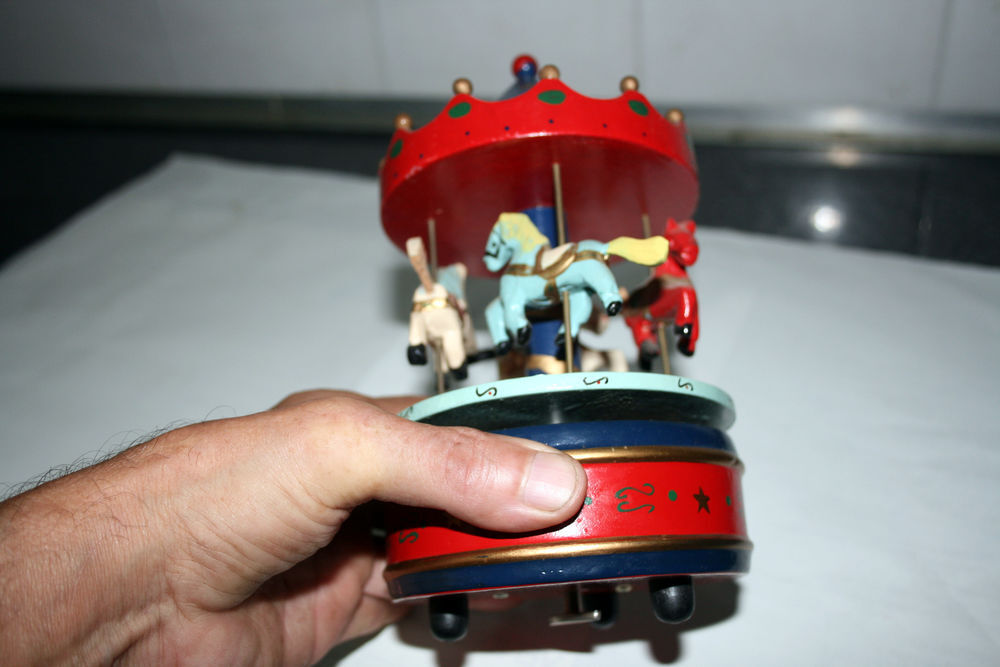 Carrousel ancien Jeux / jouets