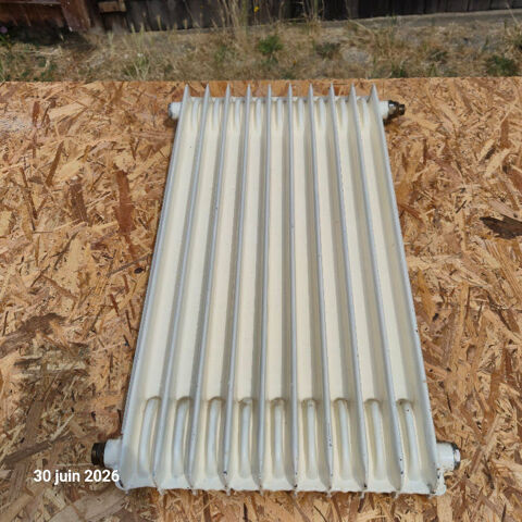 Petit Radiateur fonte à eau chaude, léger, idéal pour toilet Aubusson (23)