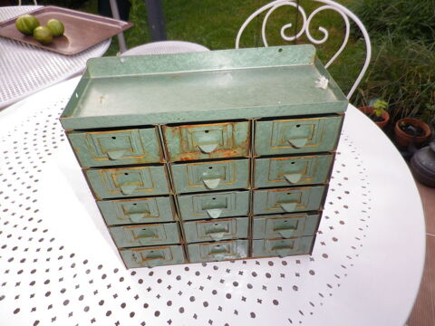 Ancien Petit Meuble Industriel en m�tal 12 Tiroirs Casiers A 150 Fontenay-le-Fleury (78)