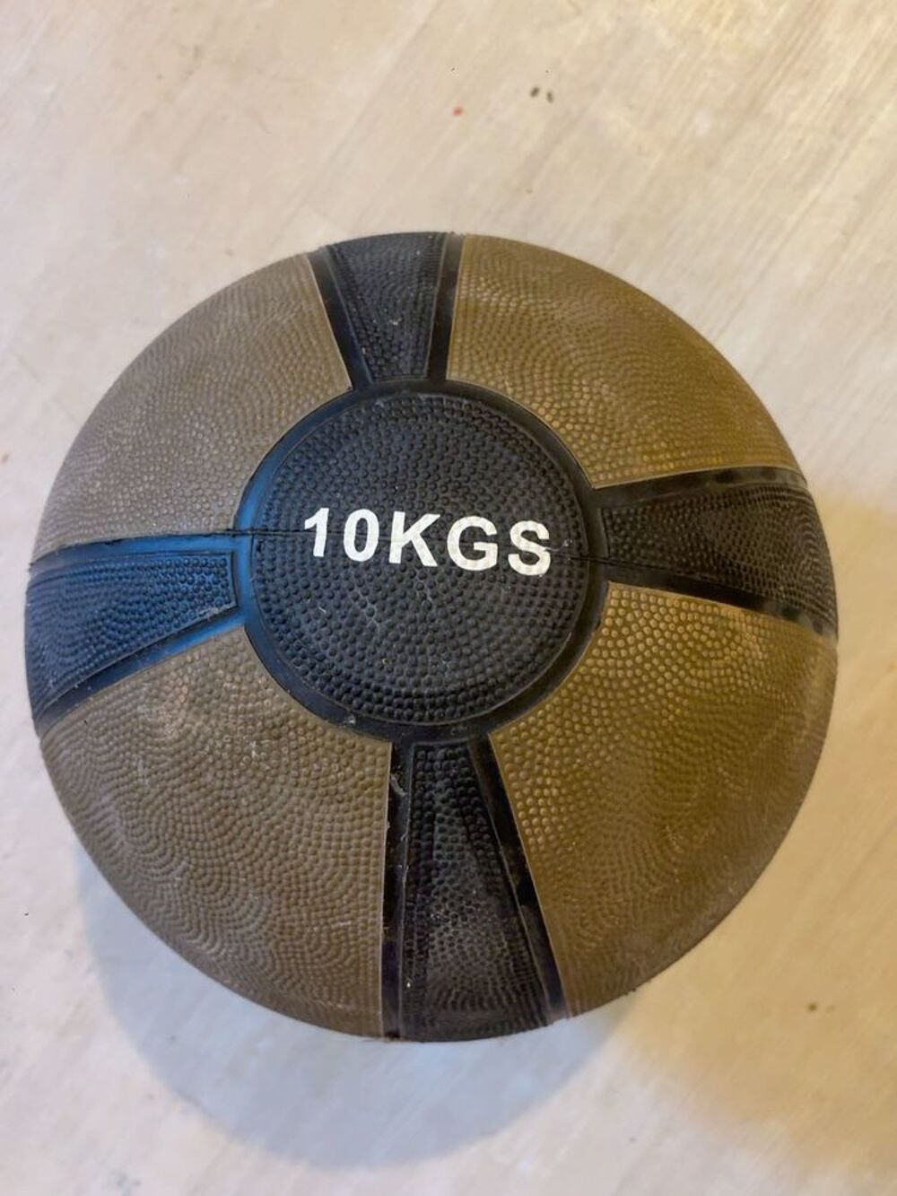 m&eacute;decine Ball tr&egrave;s bon &eacute;tat Sports