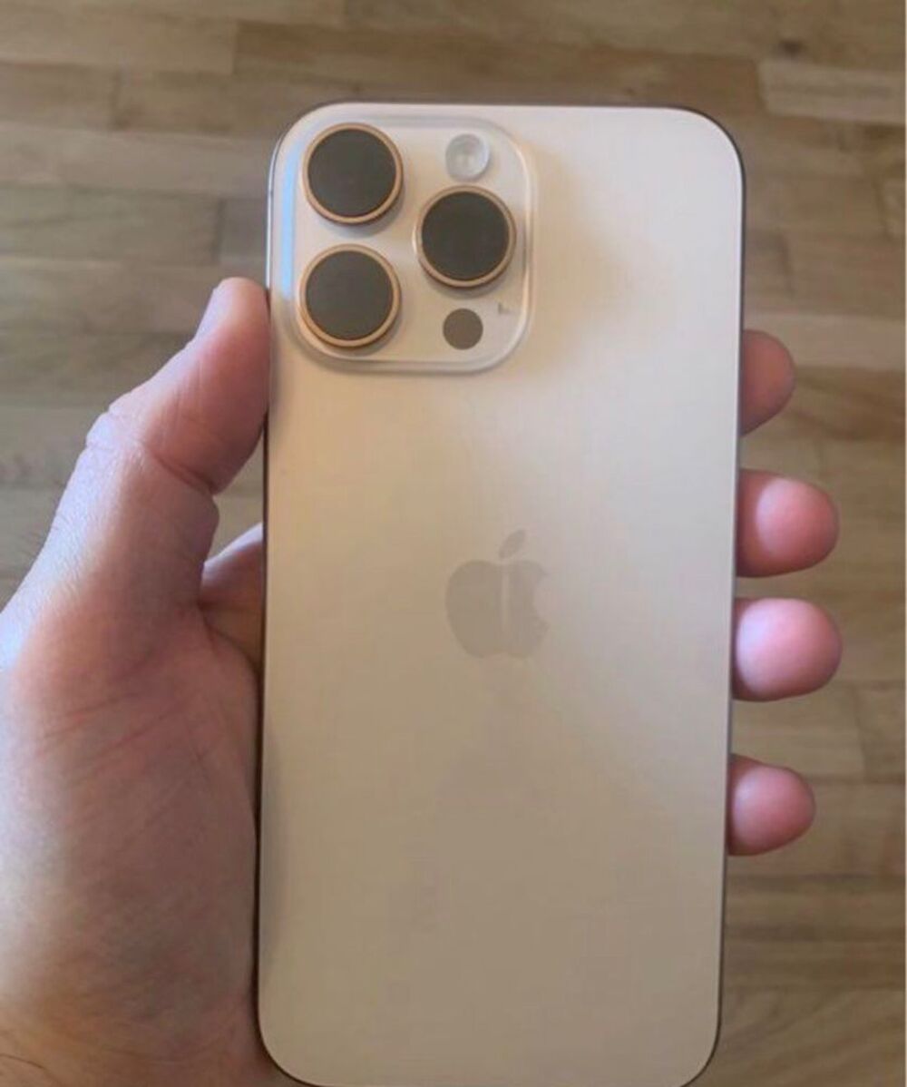 iPhone 16 pro ( lire la description ) Téléphones et tablettes