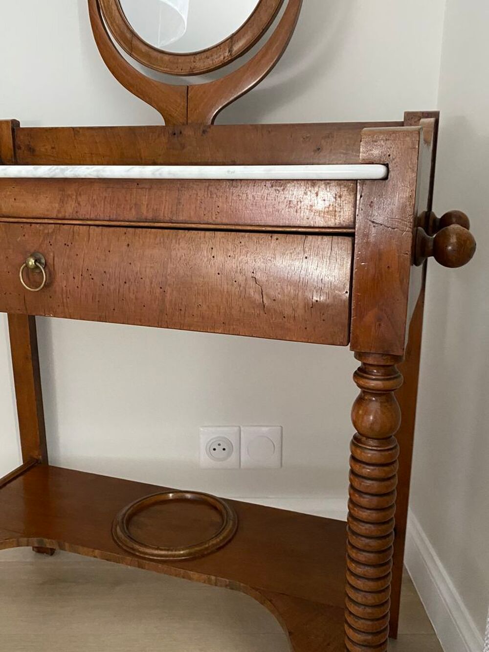Table de toilette en noyer et marbre blanc Meubles