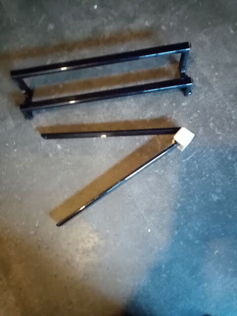 Porte-serviettes en acier et en plastique dur 0 Toulouse (31)