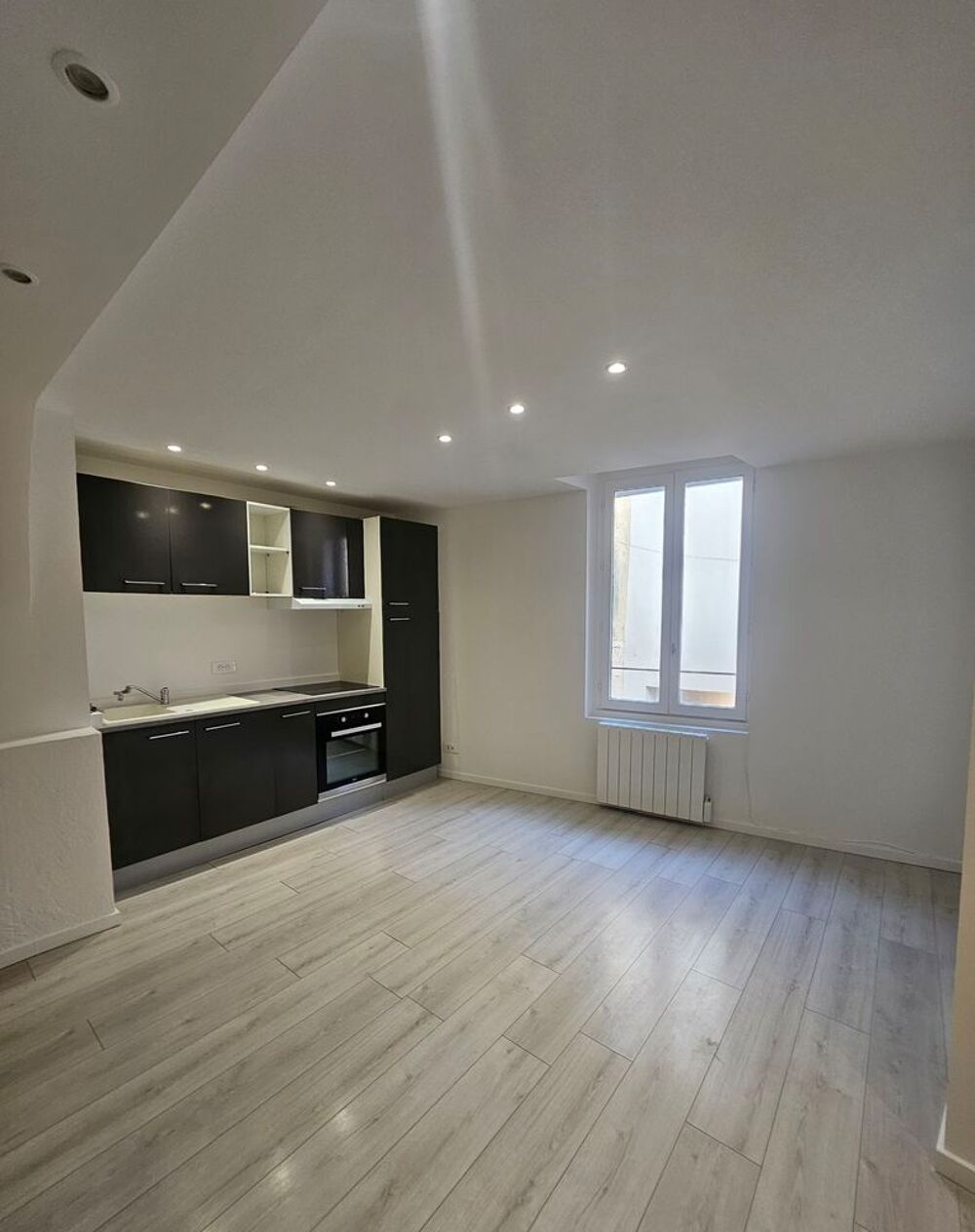 Vente Appartement APPARTEMENT LUMINEUX ET SPACIEUX AU COEUR DU VILLAGE - TOUTES COMMODITÉS À PIED Castellane