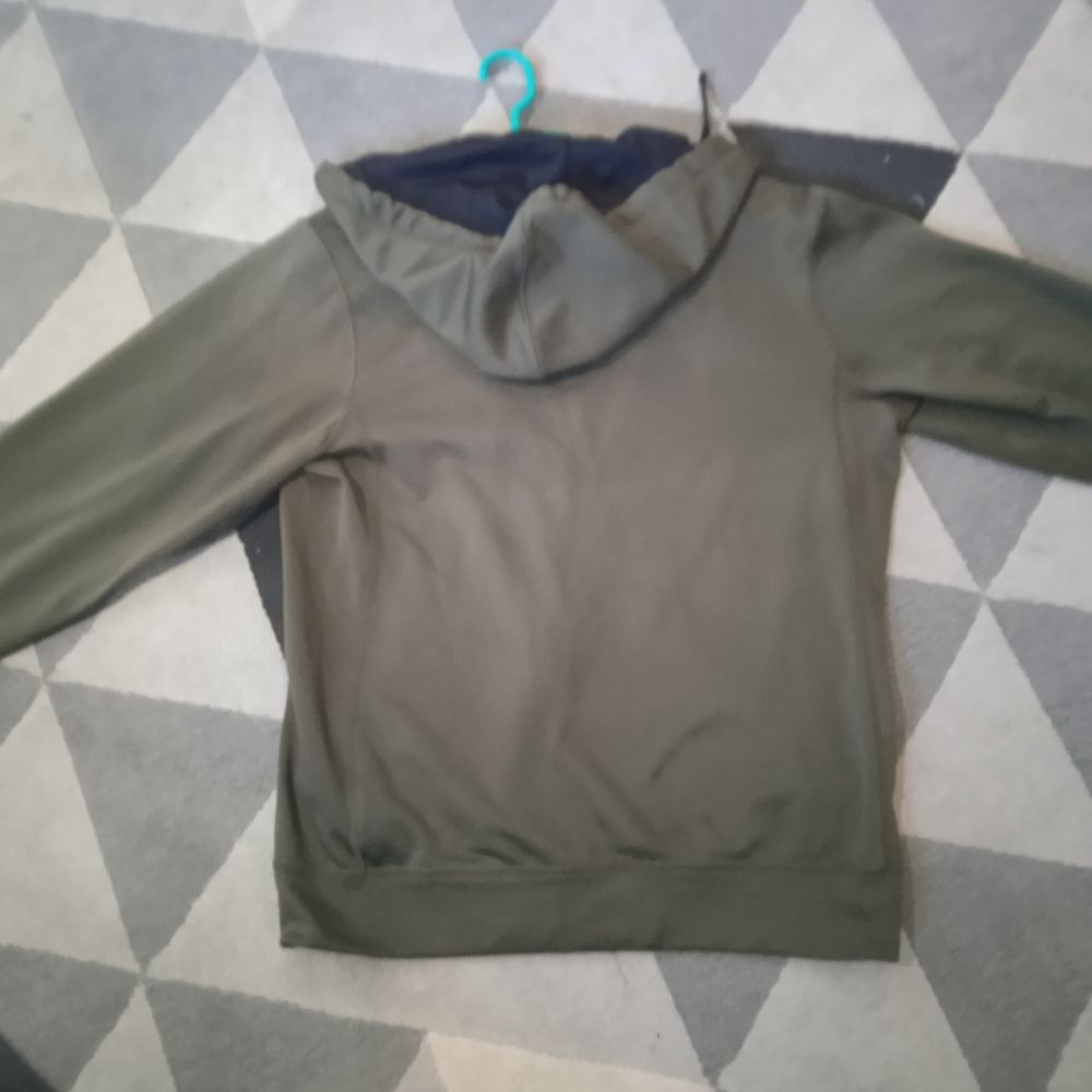 Veste jogging kaki marque Nike Taille S Therma Fit, avec cap Vêtements