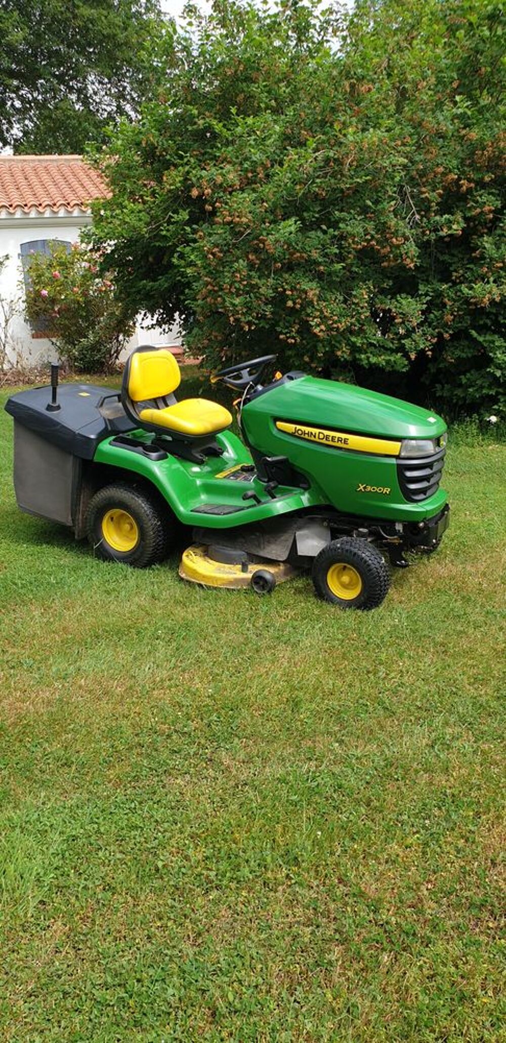 tondeuse autoport&eacute;e John Deer Jardin