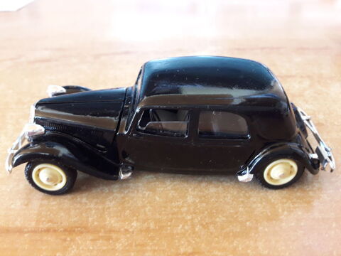 Citroen 15 au 1/43 eme dans sa boite plastique 10 Castel-Sarrazin (40)