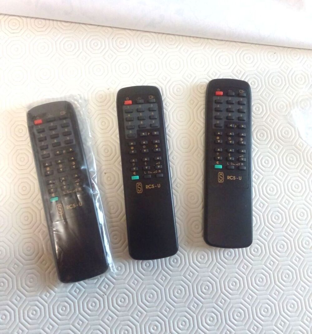T&eacute;l&eacute;commande neuve type RC5 Photos/Video/TV