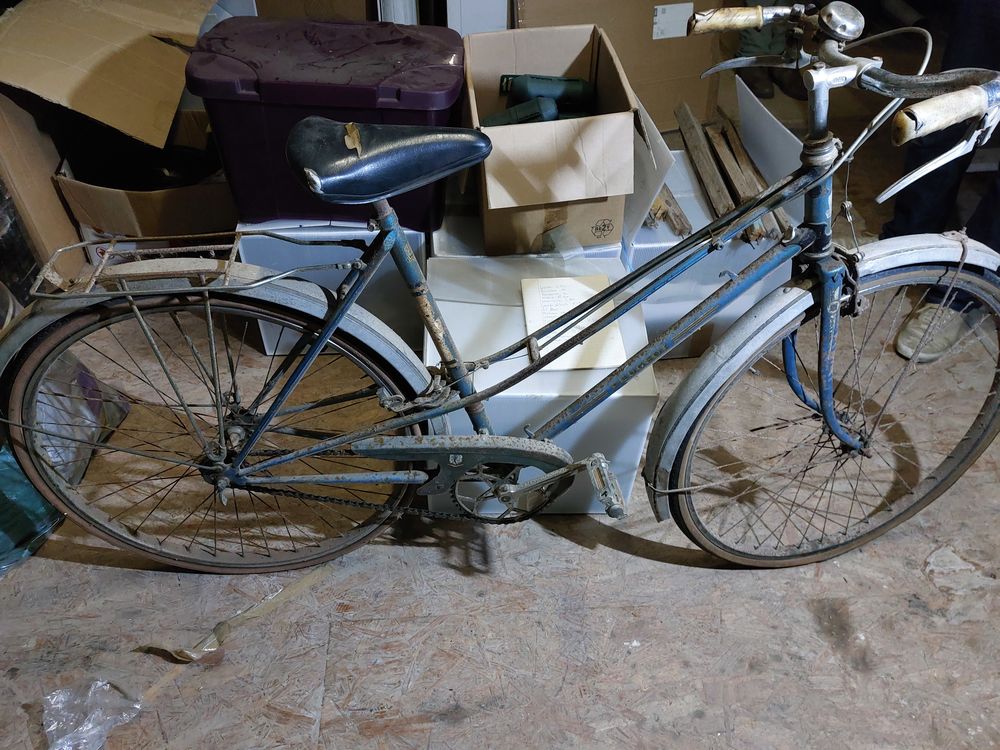 ancien v&eacute;lo de femme Vélos
