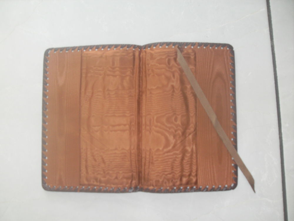 Liseuse en cuir "la camargue" 