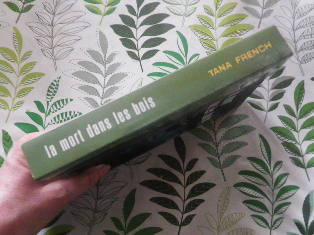 LA MORT DANS LES BOIS de Tana FRENCH Ed. France Loisirs Livres et BD