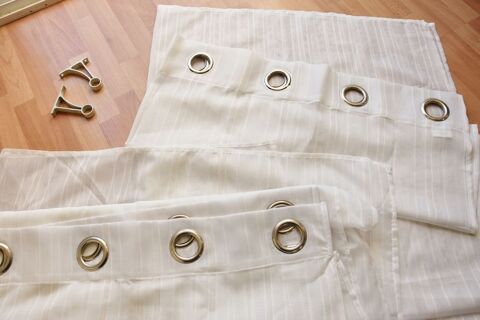 2 Rideaux voilages. Naturel �cru. H240 cm.Anneaux.
20 Gujan-Mestras (33)