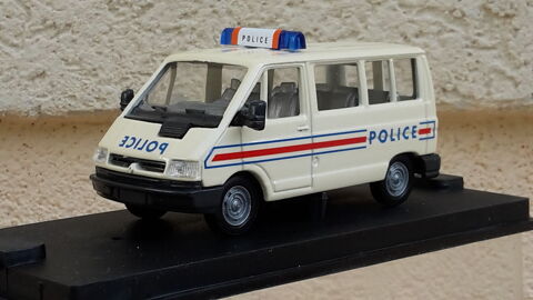 Renault Trafic vitr� Police 22 Follainville-Dennemont (78)