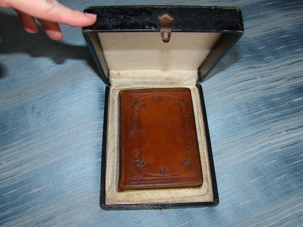Ancien missel romain + coffret - ann&eacute;es 1920
