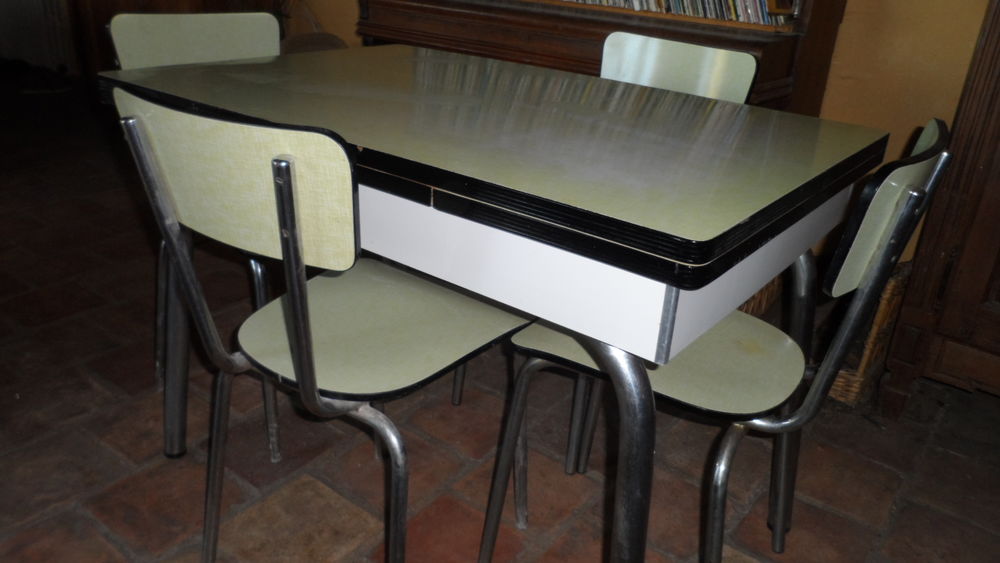 jolie table vintage formica avec rallonges et 4 chaises Meubles