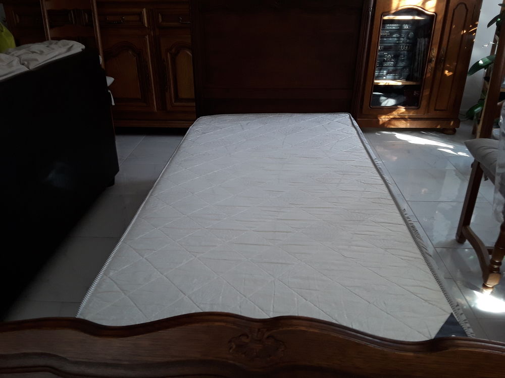 Lit ancien avec matelas NEWTOTEM et sommier &agrave; ressort Meubles