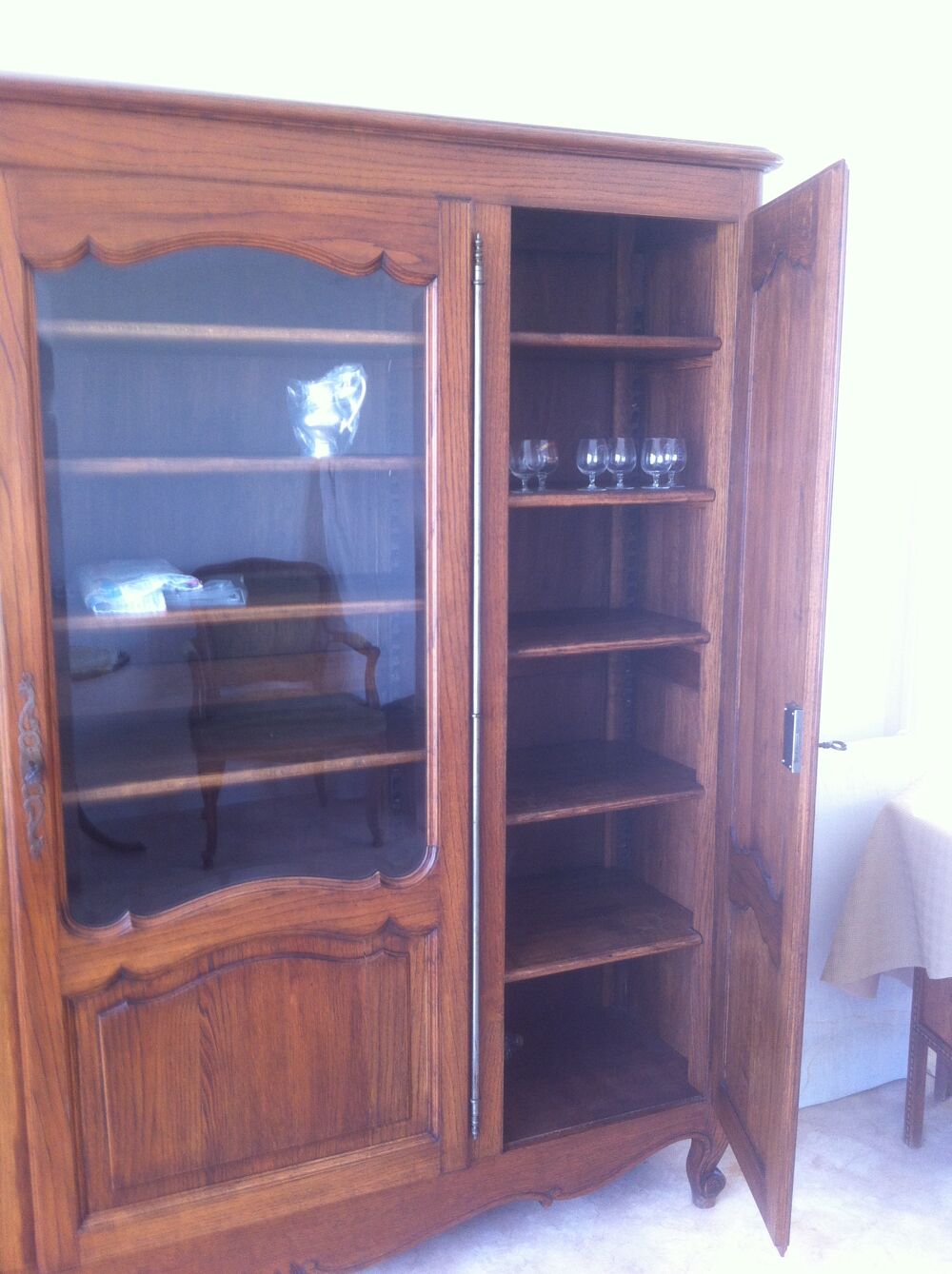 Armoire vitrine trois portes Meubles