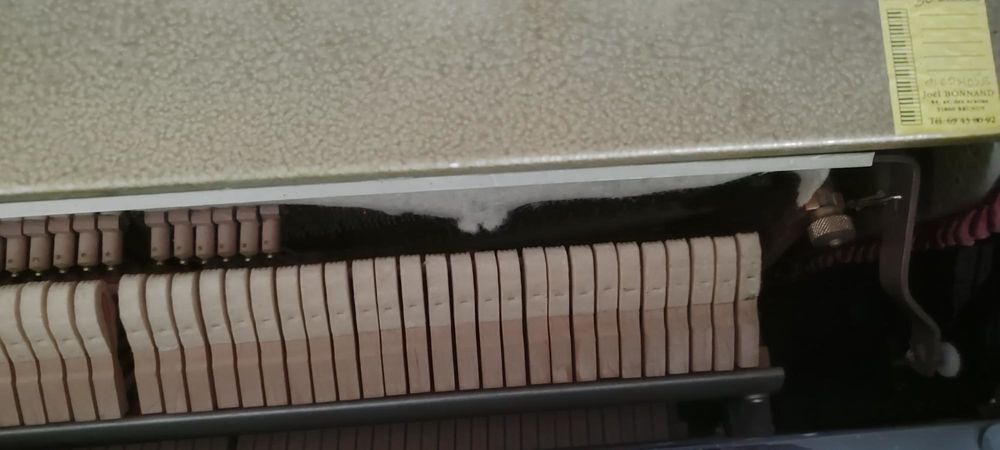 Piano droit RIPPEN-peu utilis&eacute;- excel &eacute;tat- transp facilit&eacute;. Instruments de musique