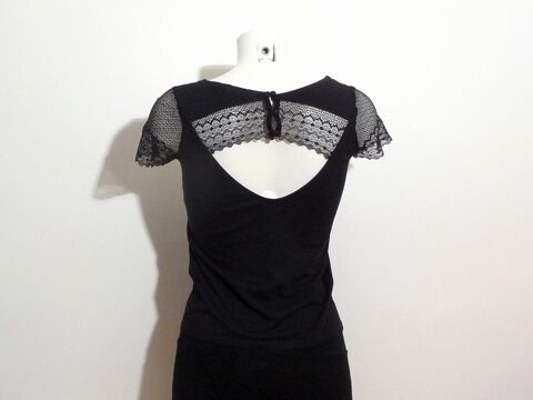 Top/ Tee Shirt Noir avec Dentelle et Manches Courtes-Naf Naf 18 Paris 15 (75)