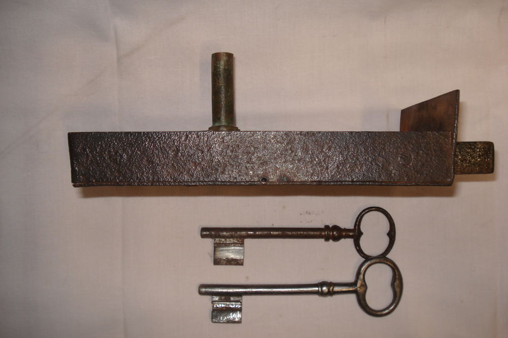 Grosse serrure ancienne. Bricolage