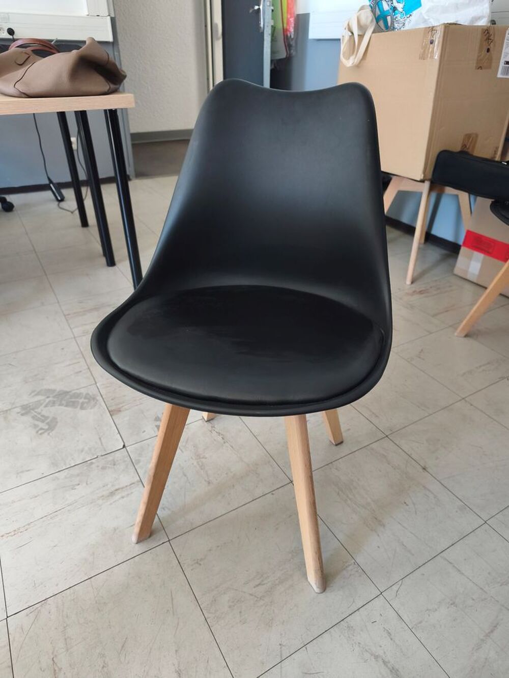 Mobilier de bureau ? Tables de bureaux et 12 chaises Meubles
