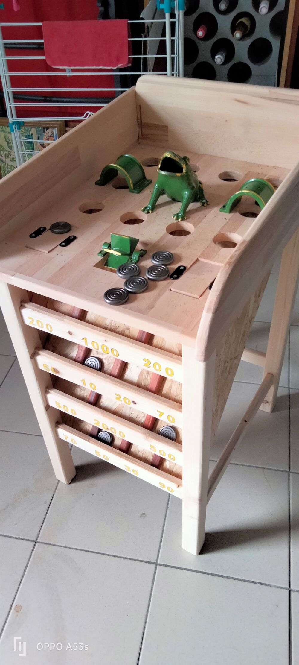 Jeu de la grenouille. Jeux / jouets