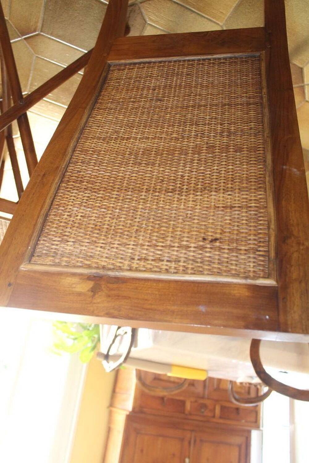 2 chaises bois massif assise et dos tress&eacute; et leur gueridon Meubles