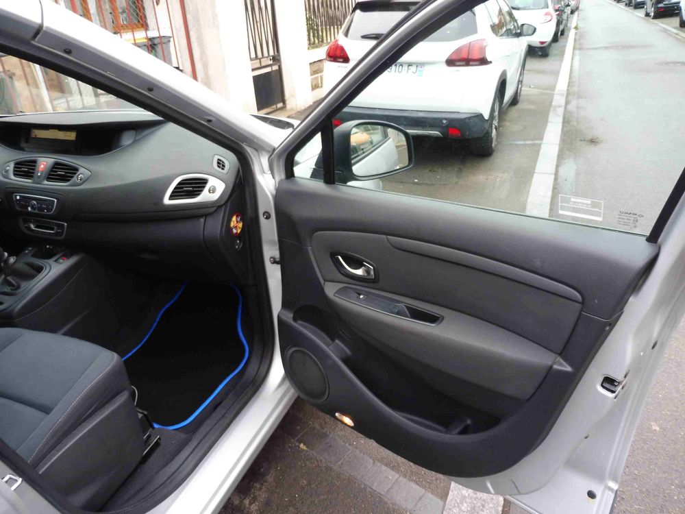 Sc&eacute;nic III Scenic III dCi 105 eco2 Expression 2010 occasion 93430 Villetaneuse