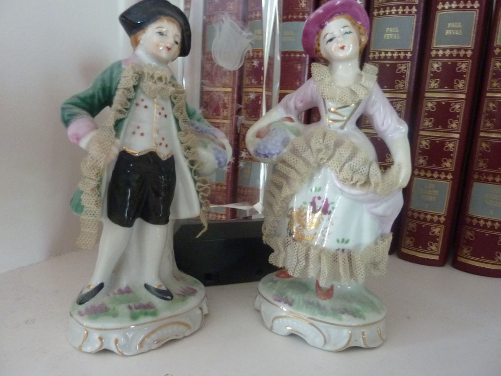 Anciennes Statues - chien - personnages- Décoration