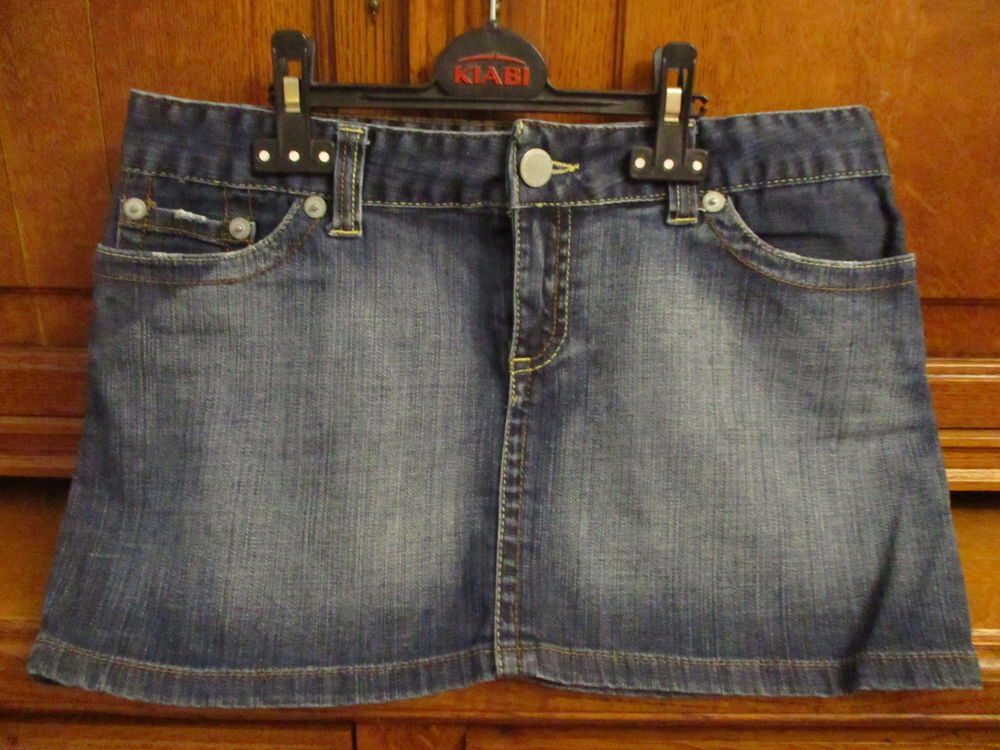 2 jupes en jeans en tr&egrave;s bon &eacute;tat Vêtements