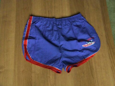 Short. Bleu. Taille 38 40 1 Bagnolet (93)