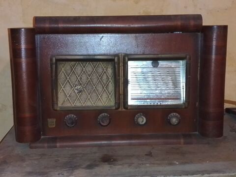 ancien poste radio tourne disque 40 Villars-les-Dombes (01)