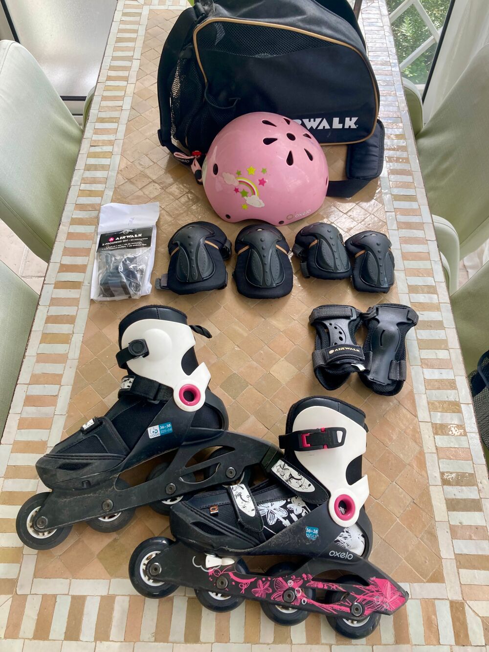 Ensemble de rollers, protections et casque Sports