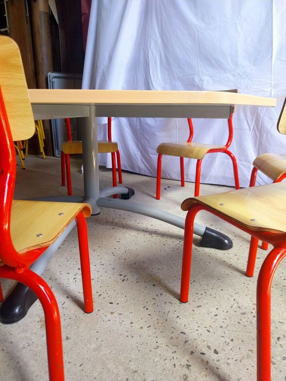 Ensemble pro table + 6 chaises section maternelle Mobilier enfants