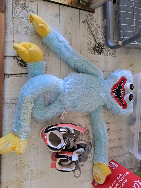 Lot de peluche et chaussures bébé 11 Paris 18 (75)