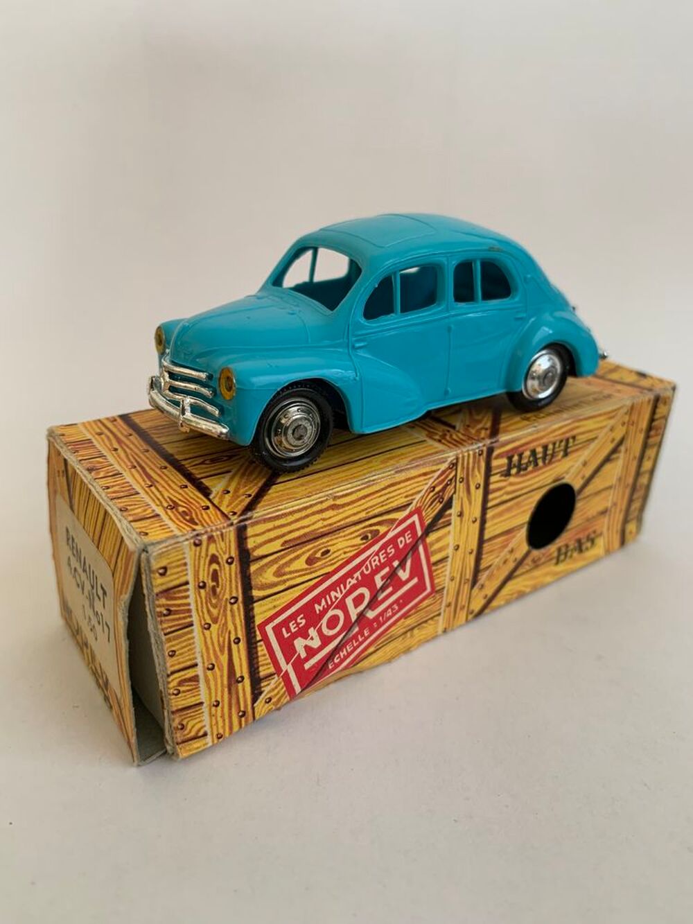 NOREV Ref 17 - Renault 4 CV - Neuf boite - 1/43 plastique 